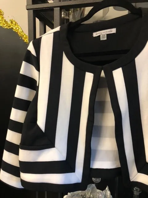 BLACK & WHITE BLAZER, Size 16W #181