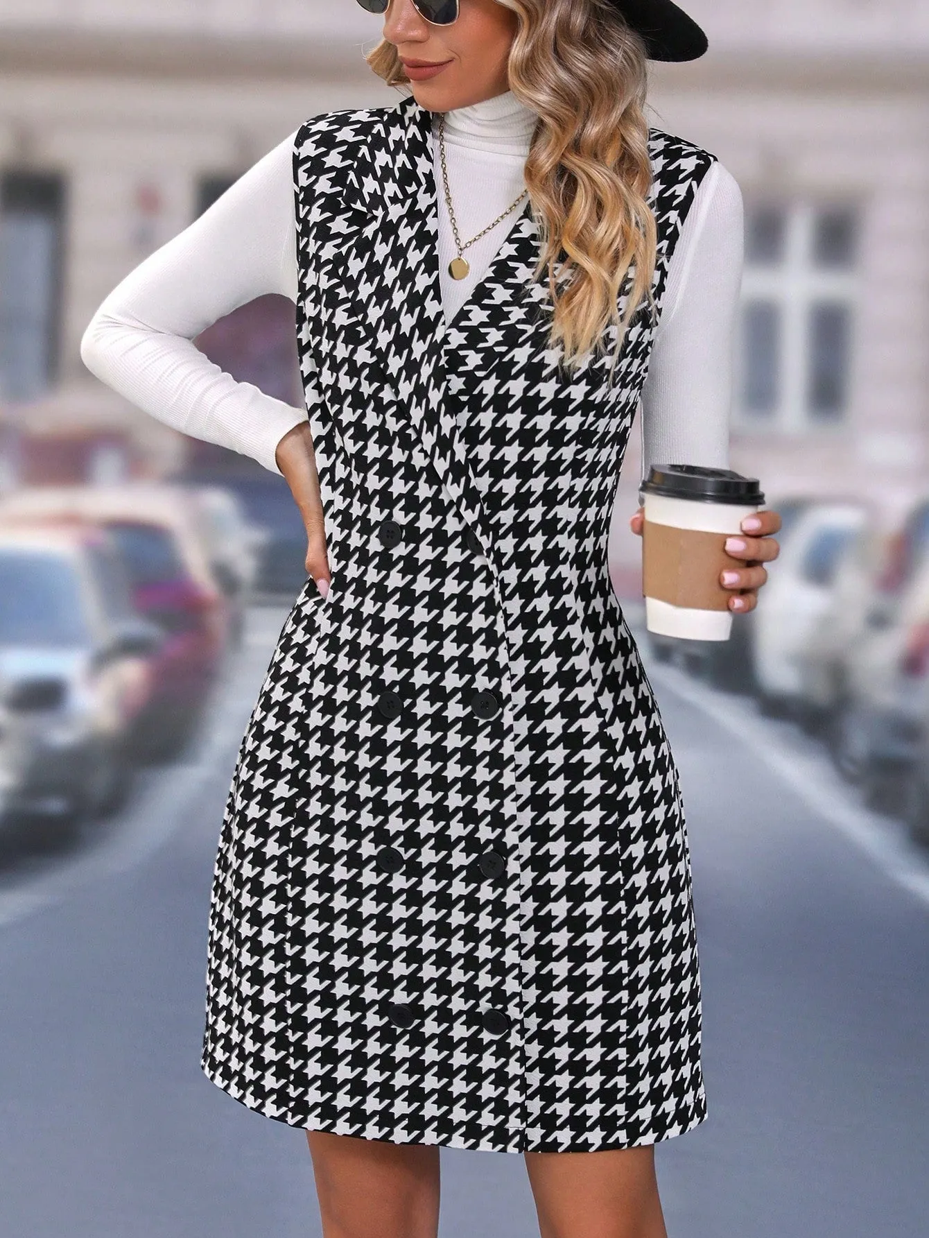 Blazer Franclia de Cherry Vibes: Estilo y Elegancia en