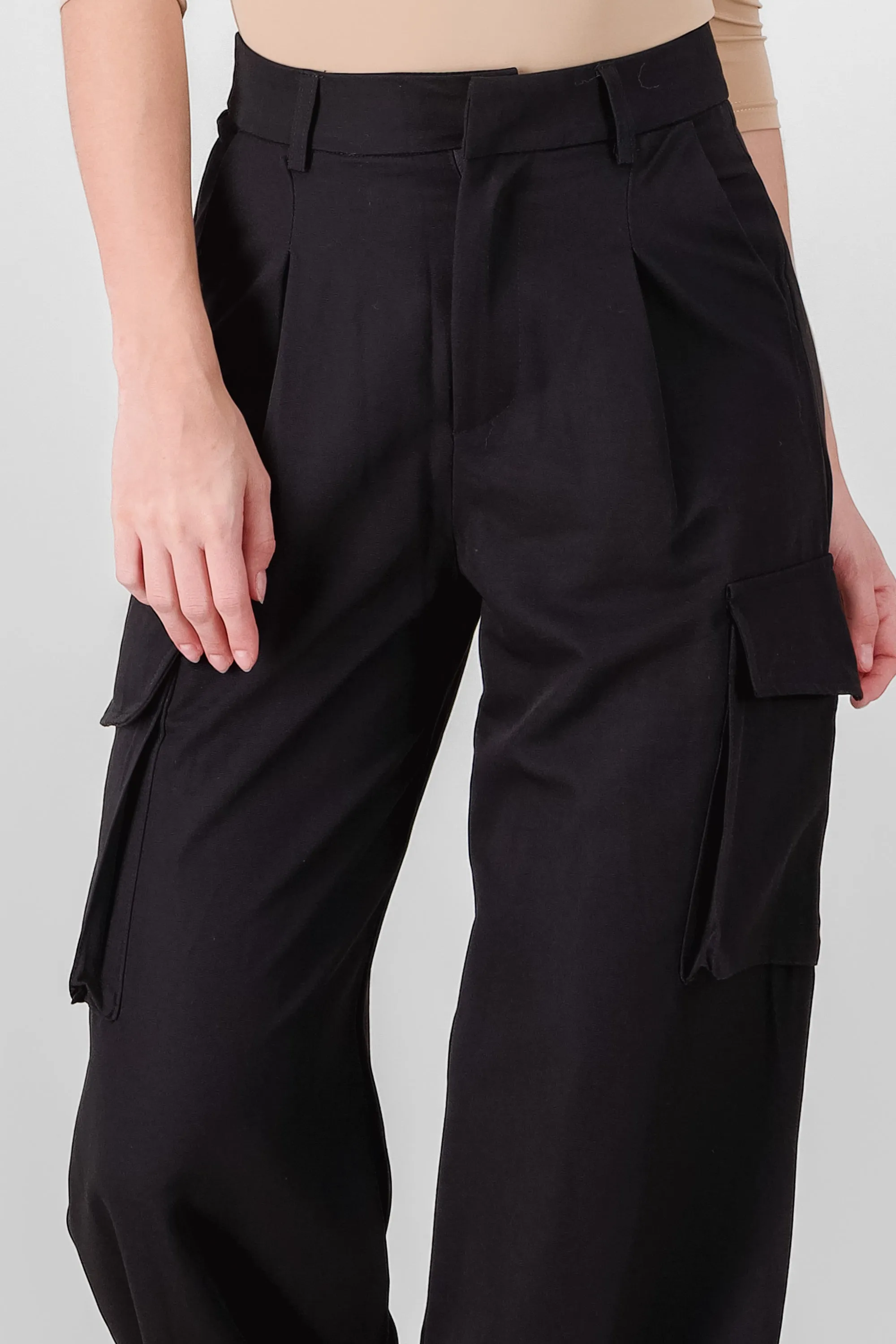 Pantalon sastre detalle bolsas cargo
