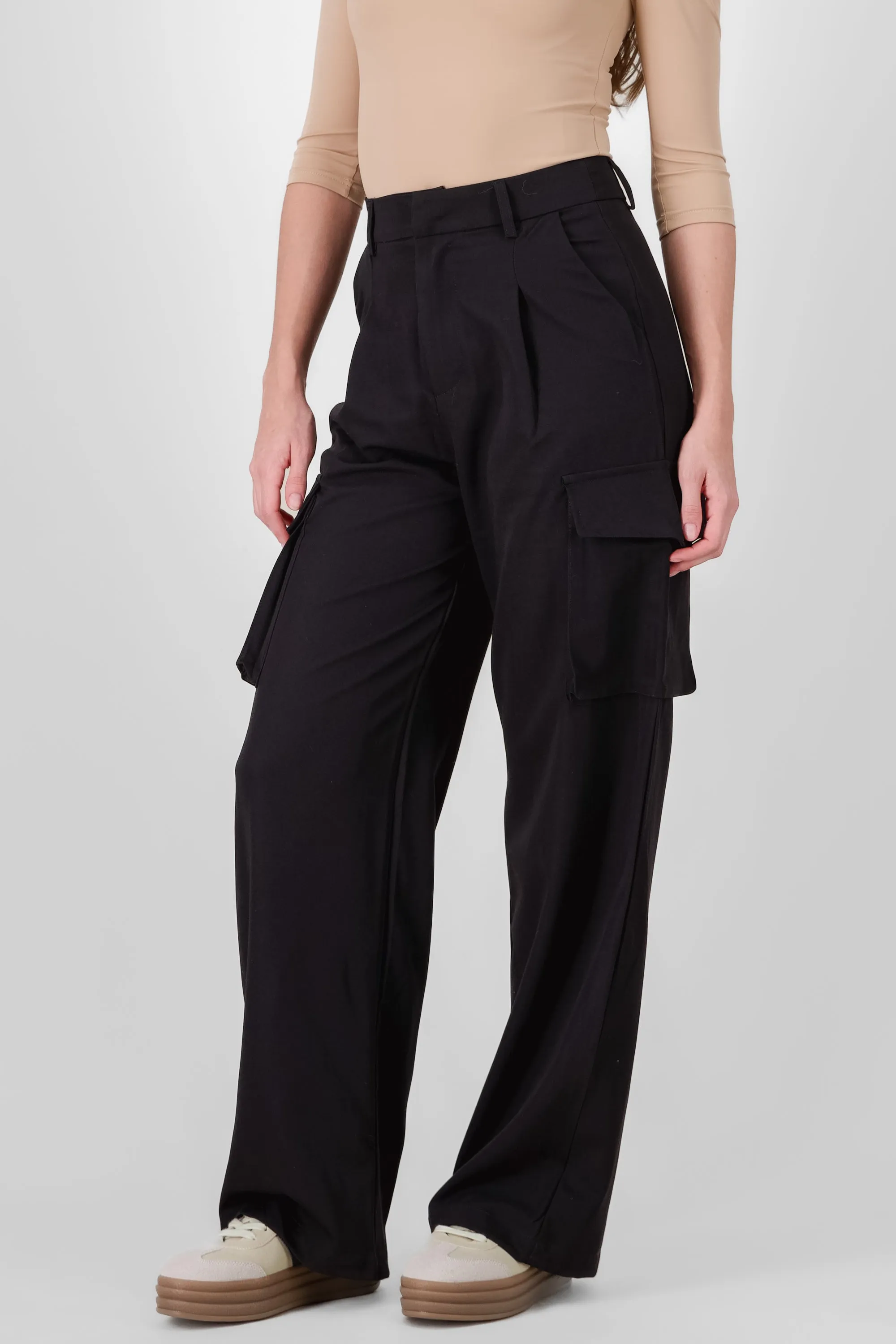 Pantalon sastre detalle bolsas cargo