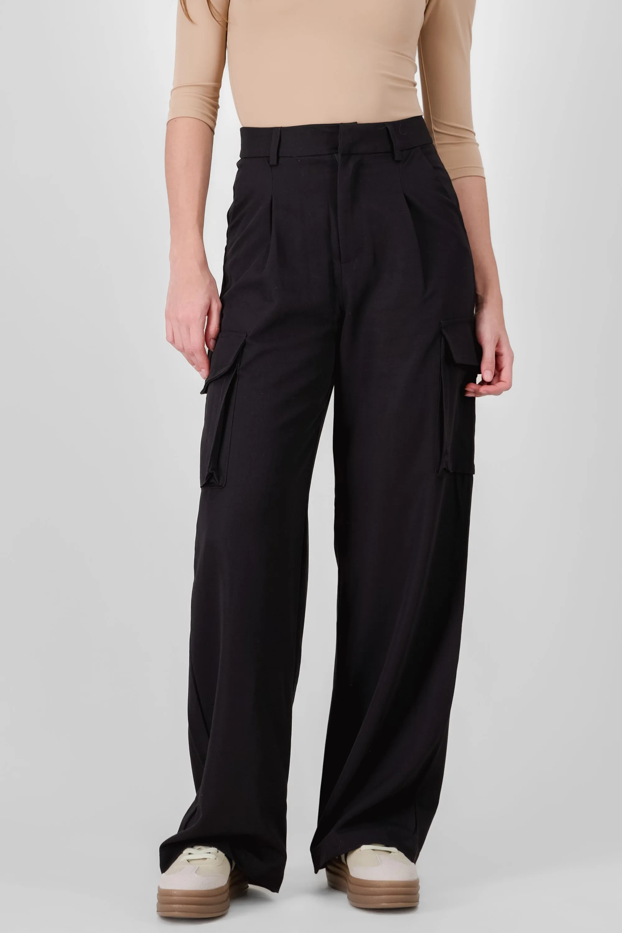 Pantalon sastre detalle bolsas cargo