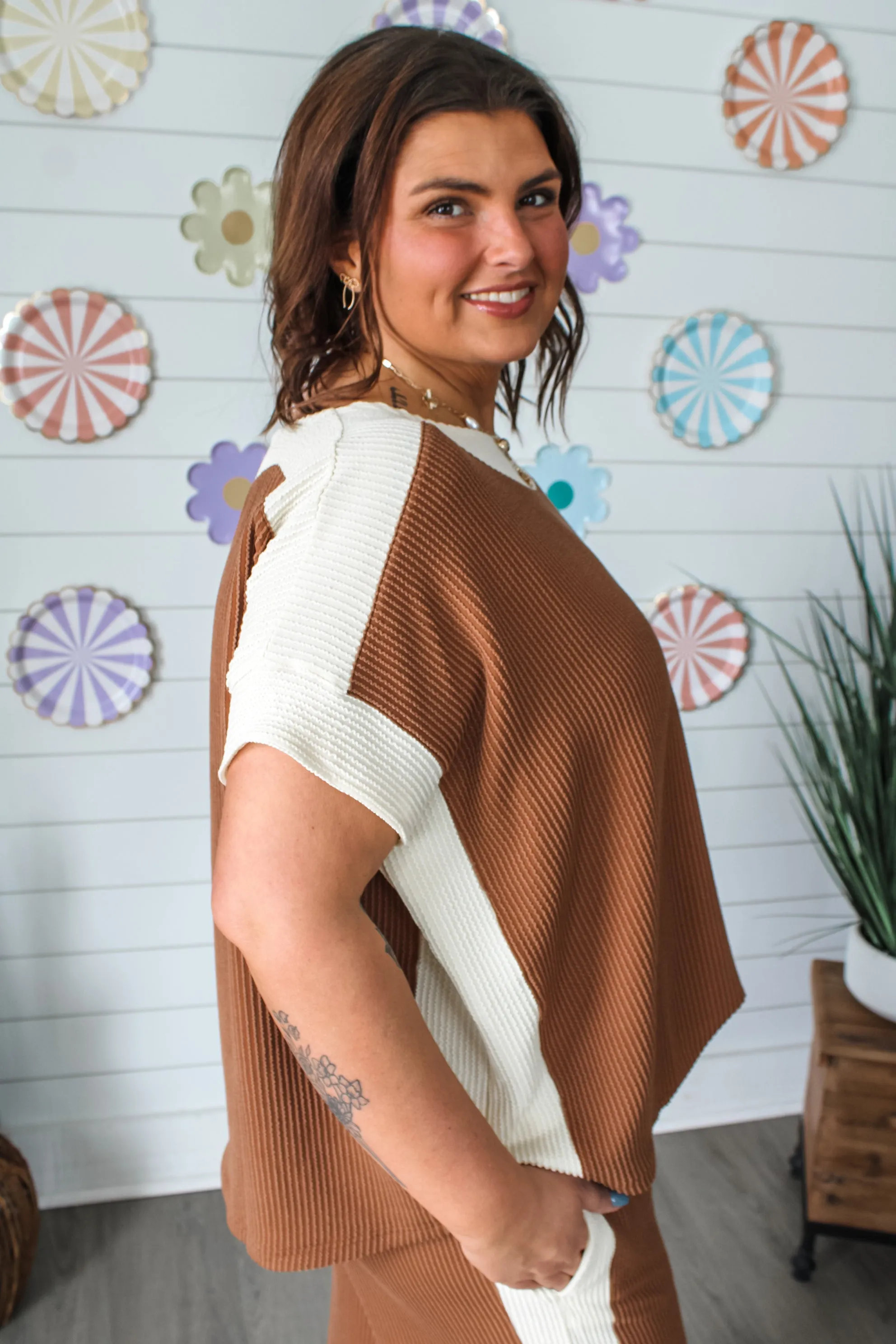 Spring Feeling Two-Tone Top • Brown